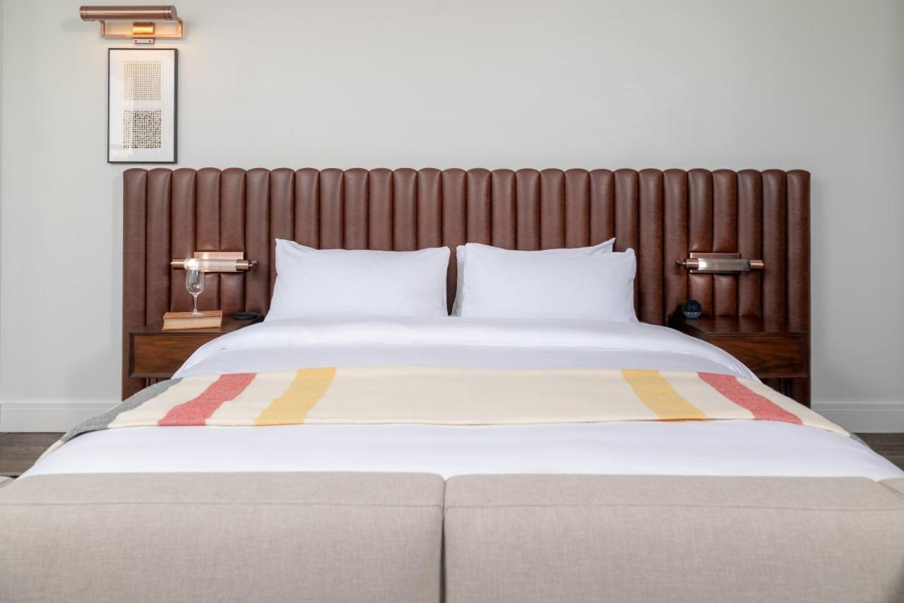 Surety Hotel Des Moines Bagian luar foto